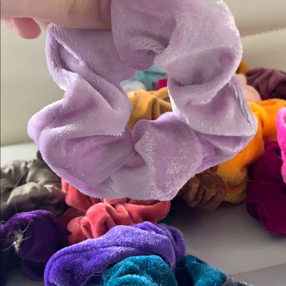 SET OF 5 SCRUNCHIES- choose your colors - Picture 5 of 6